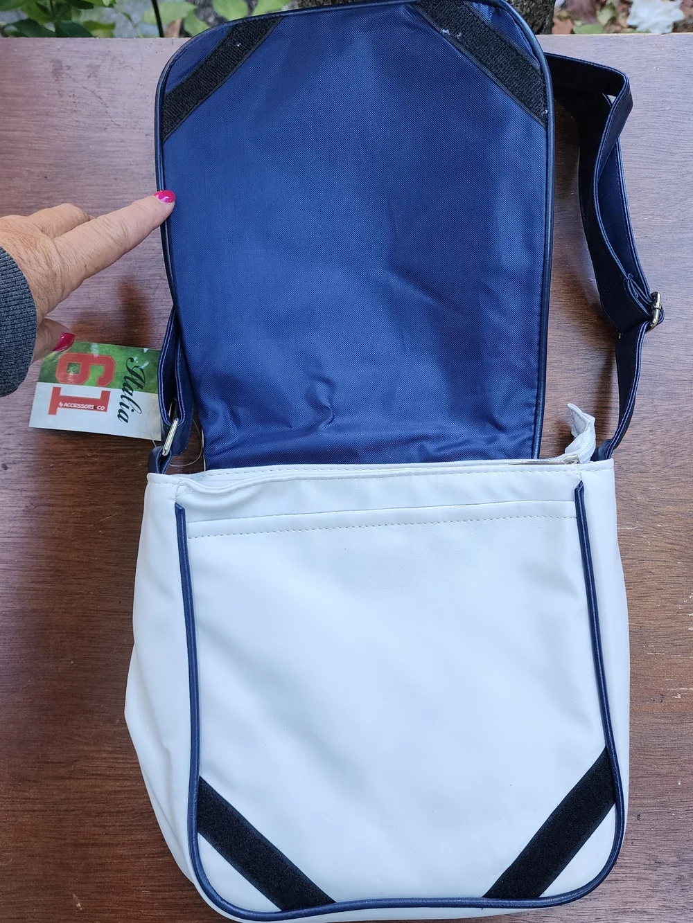 NWT Vintage Italia Messenger Crossbody Bag White Soccer Crest